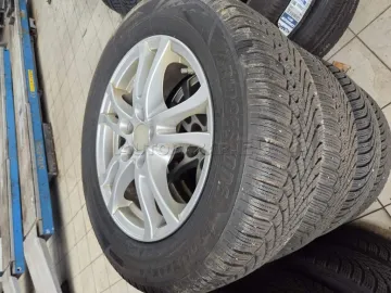 Car image 30