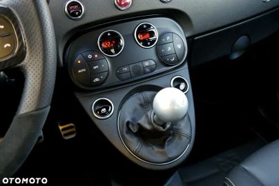 Car image 30