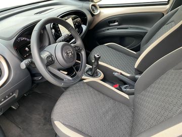 Car image 13