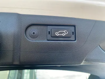 Car image 40