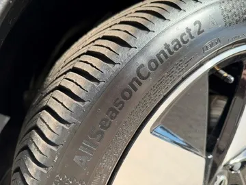 Car image 25