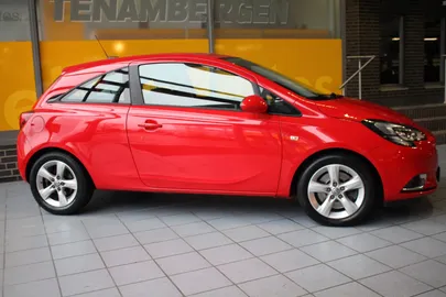 Car image 4