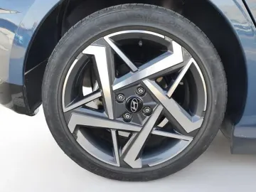 Car image 25