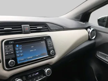 Car image 30