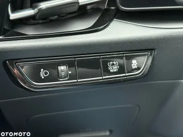 Car image 32