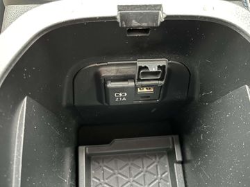 Car image 36