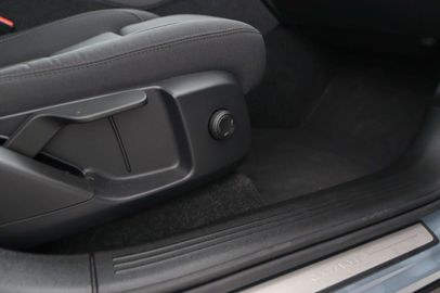 Car image 36