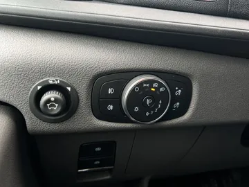 Car image 33