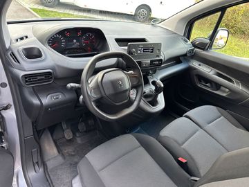 Car image 30