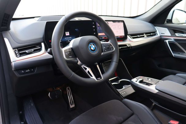 BMW iX1 eDrive20 M Sport 150 kW image number 16