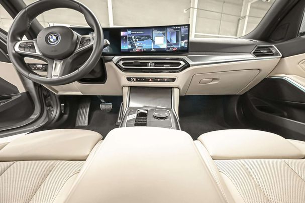 BMW 330e Touring xDrive 215 kW image number 6