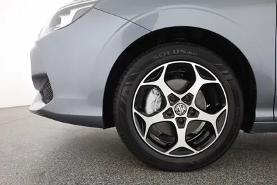 Car image 30
