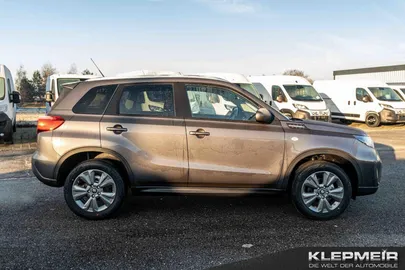 Car image 4