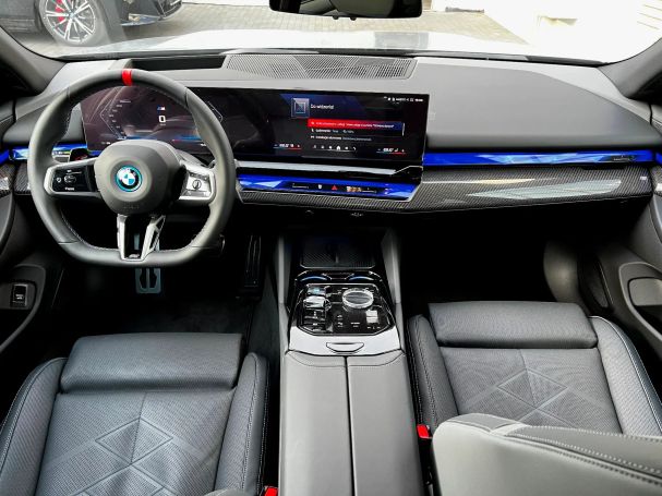 BMW i5 M60 xDrive 440 kW image number 6