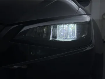 Car image 32