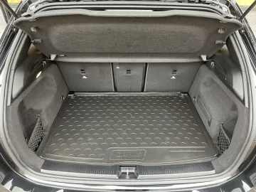 Car image 34