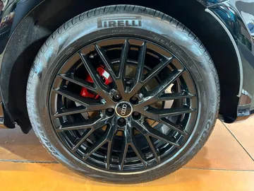 Car image 32