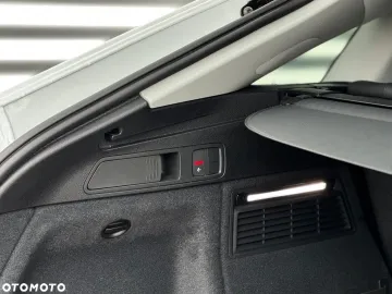 Car image 40