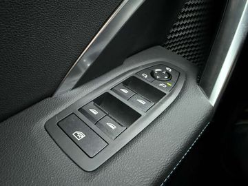 Car image 38