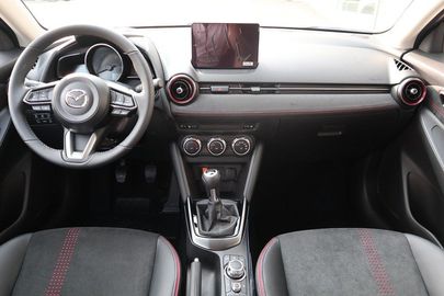 Car image 11