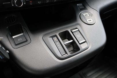 Car image 37