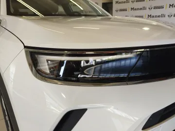 Car image 19