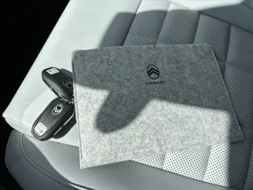 Car image 31