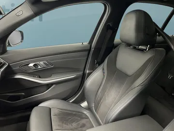 Car image 37