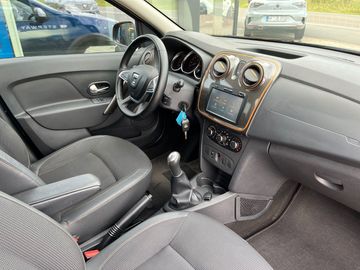 Car image 11