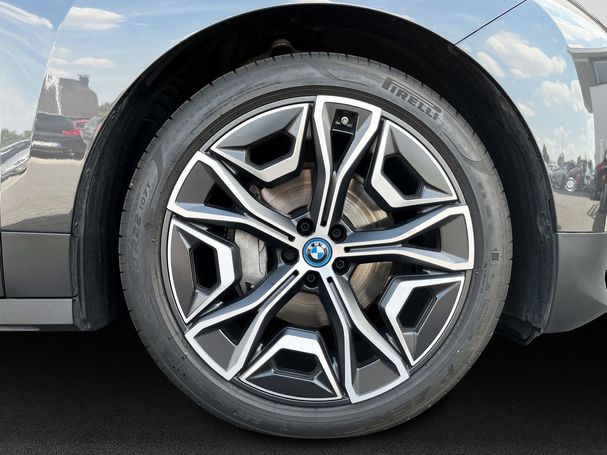 BMW iX xDrive40 240 kW image number 5