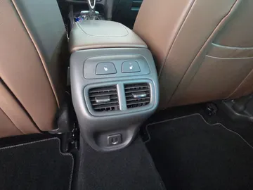 Car image 32