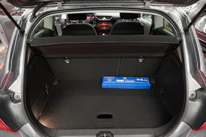 Car image 26