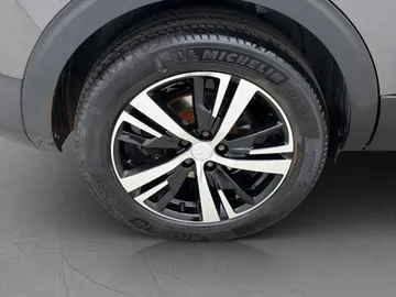Car image 32
