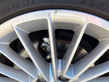 Car image 28