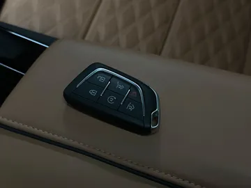 Car image 30
