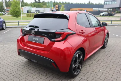 Car image 4