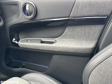 Car image 32