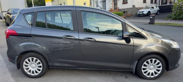 Car image 3