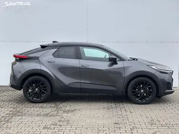 Car image 4