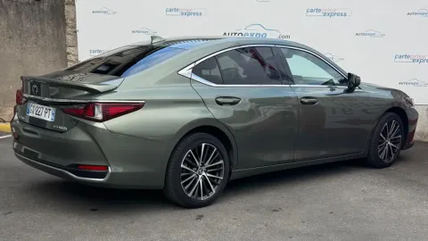 Car image 4