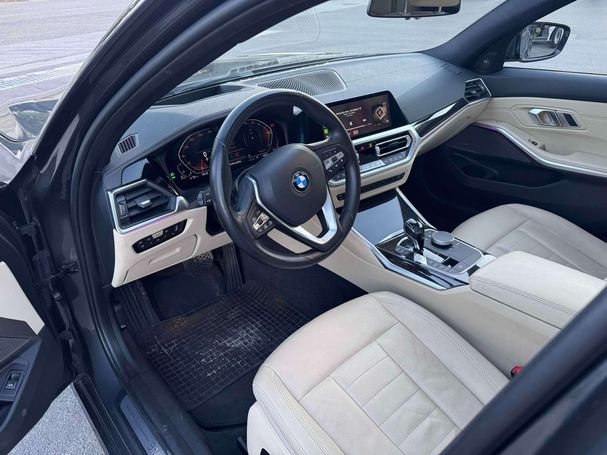 BMW 320d Touring xDrive 140 kW image number 10