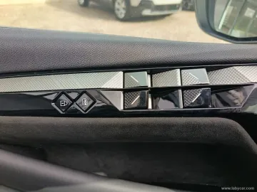 Car image 32