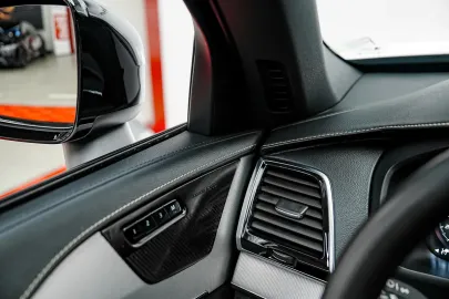 Car image 40