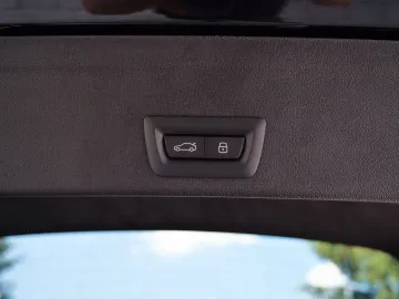 Car image 36