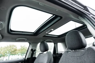 Car image 29