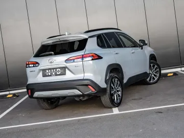 Car image 2