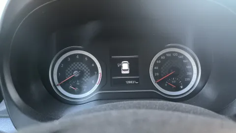 Car image 27