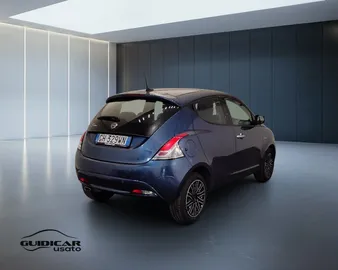 Car image 5