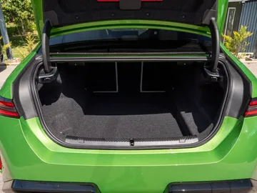 Car image 32