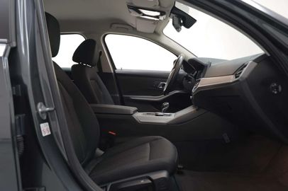 Car image 37